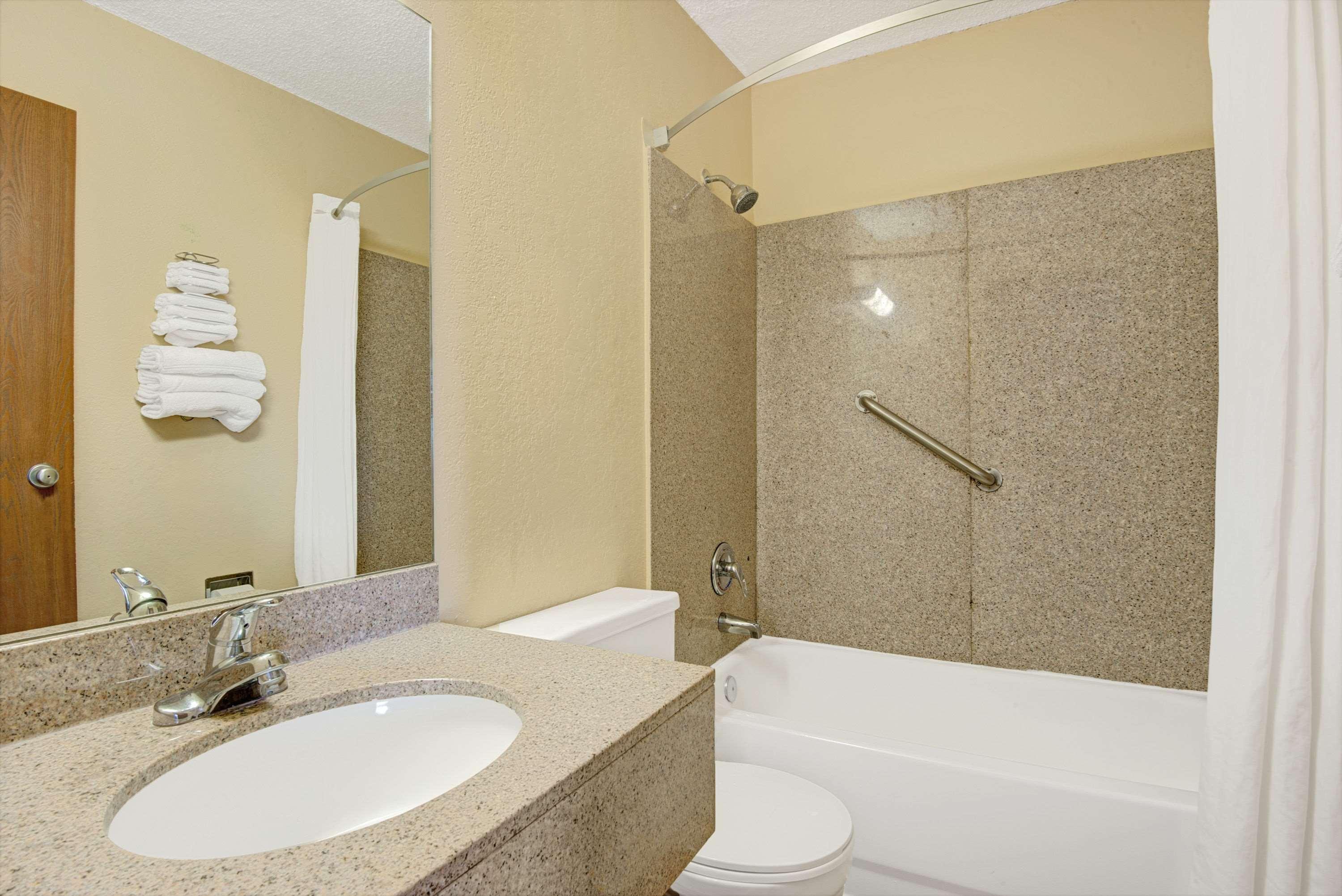 Super 8 By Wyndham Independence Kansas City Экстерьер фото