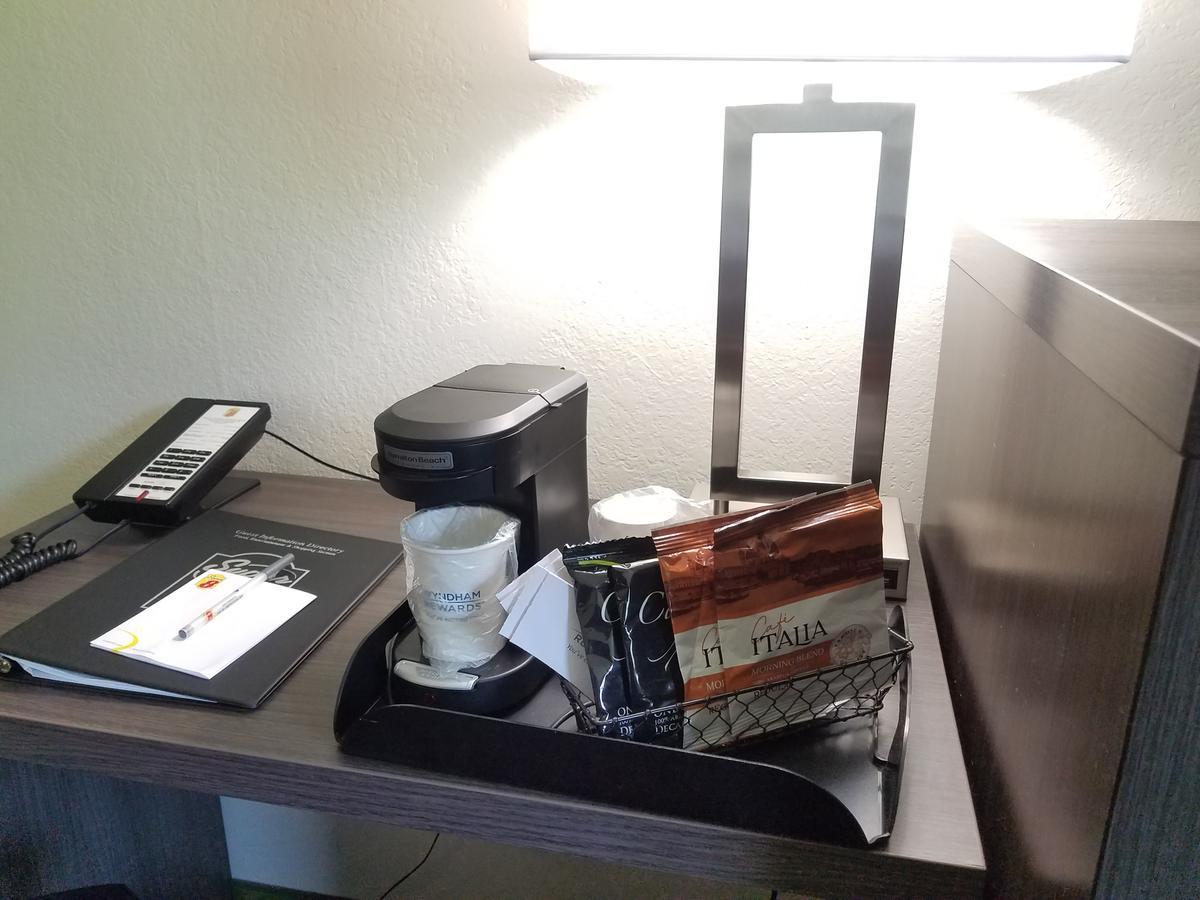 Super 8 By Wyndham Independence Kansas City Экстерьер фото