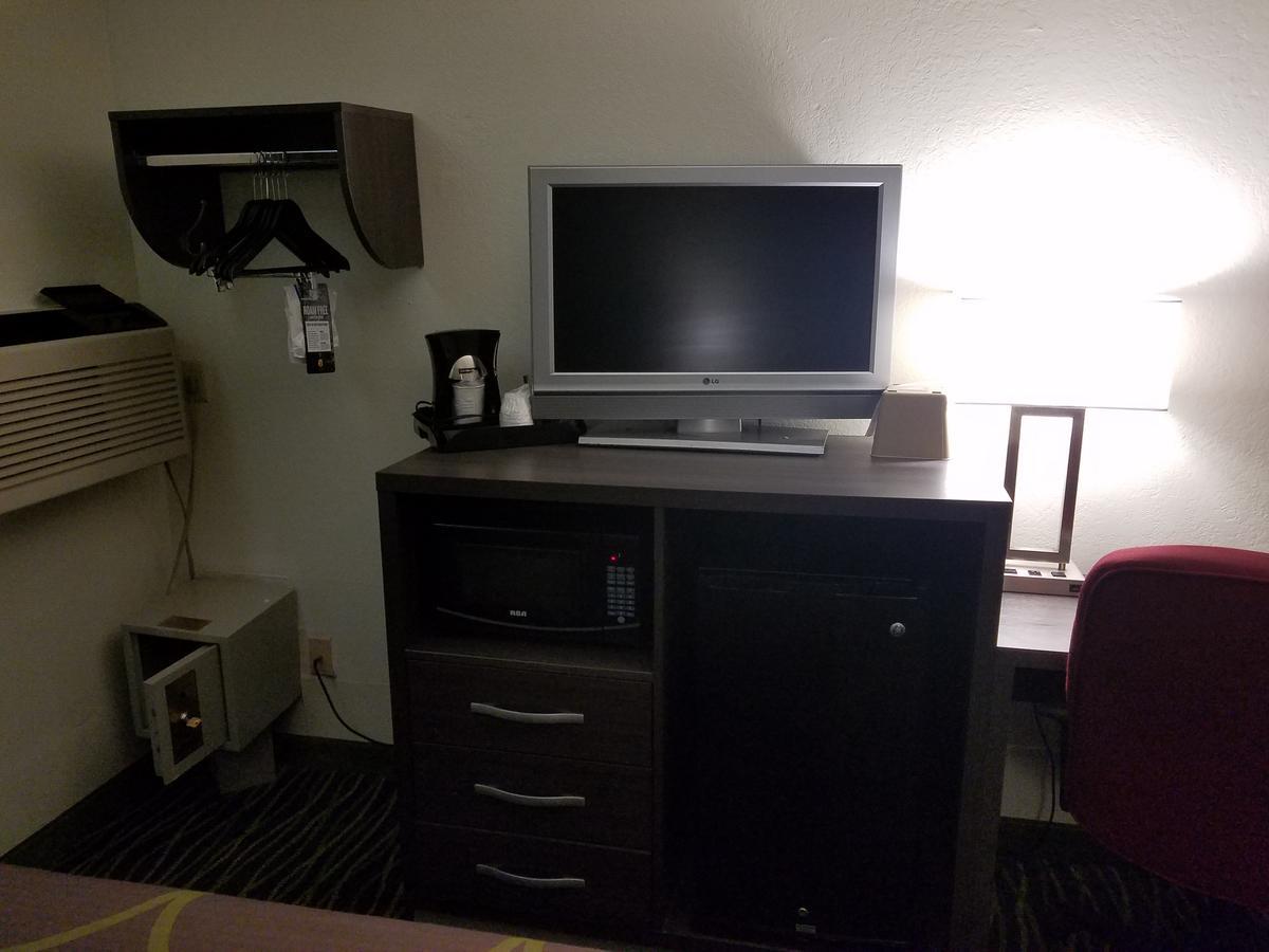 Super 8 By Wyndham Independence Kansas City Экстерьер фото